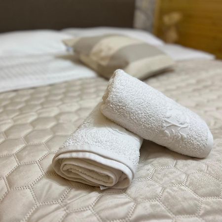 Zen Den Apartments Otocsán Kültér fotó