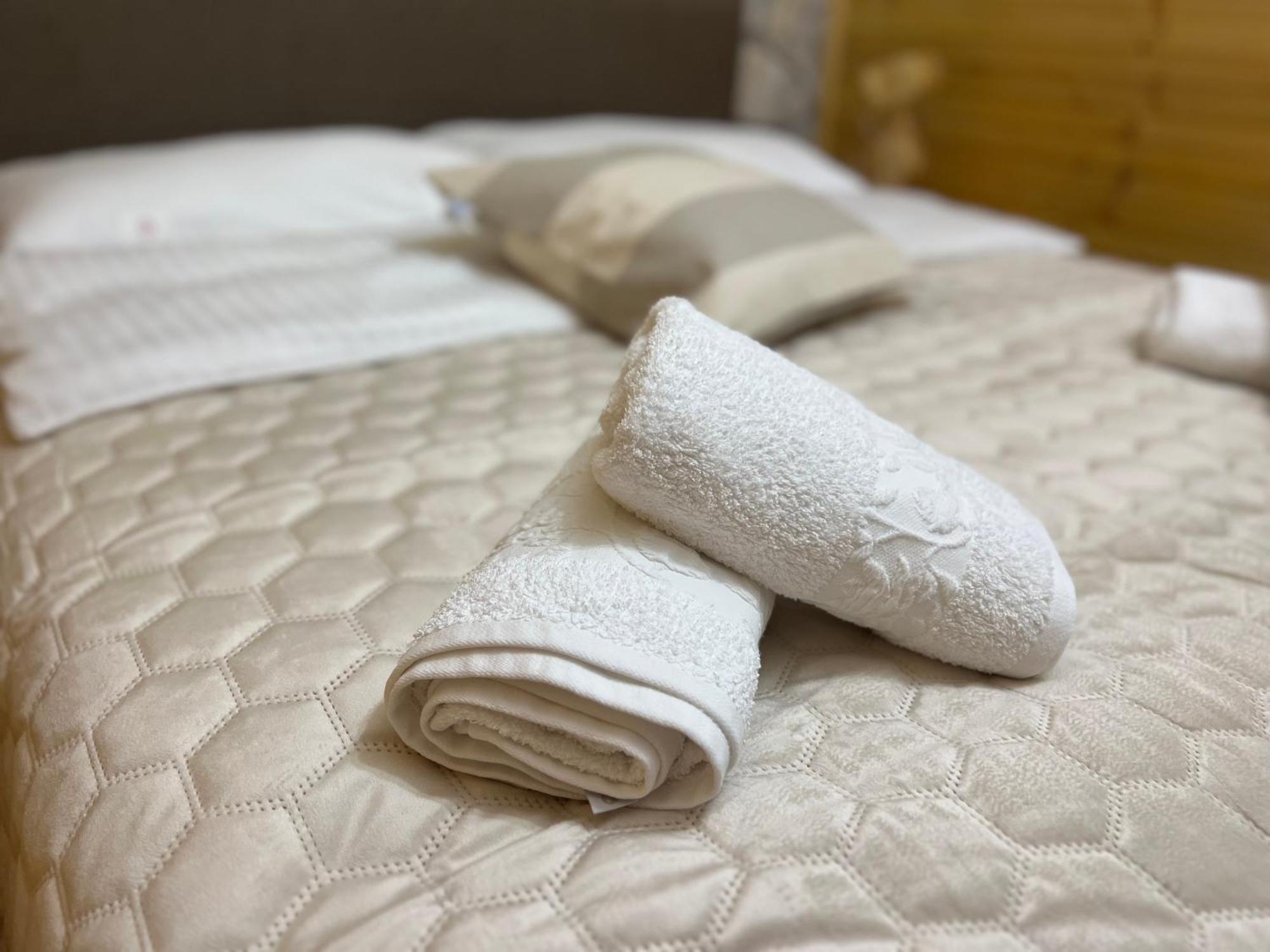 Zen Den Apartments Otocsán Kültér fotó