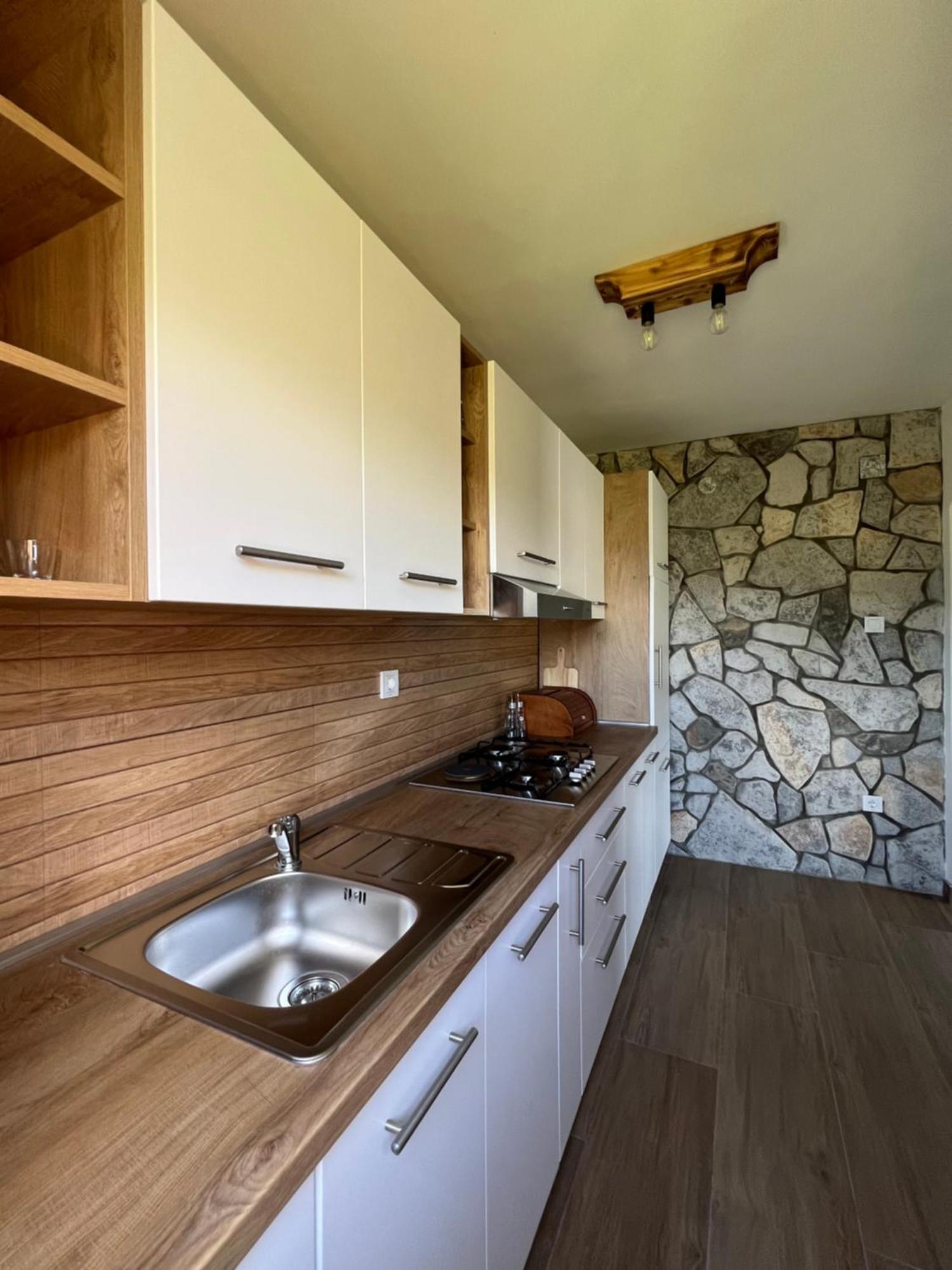 Zen Den Apartments Otocsán Kültér fotó