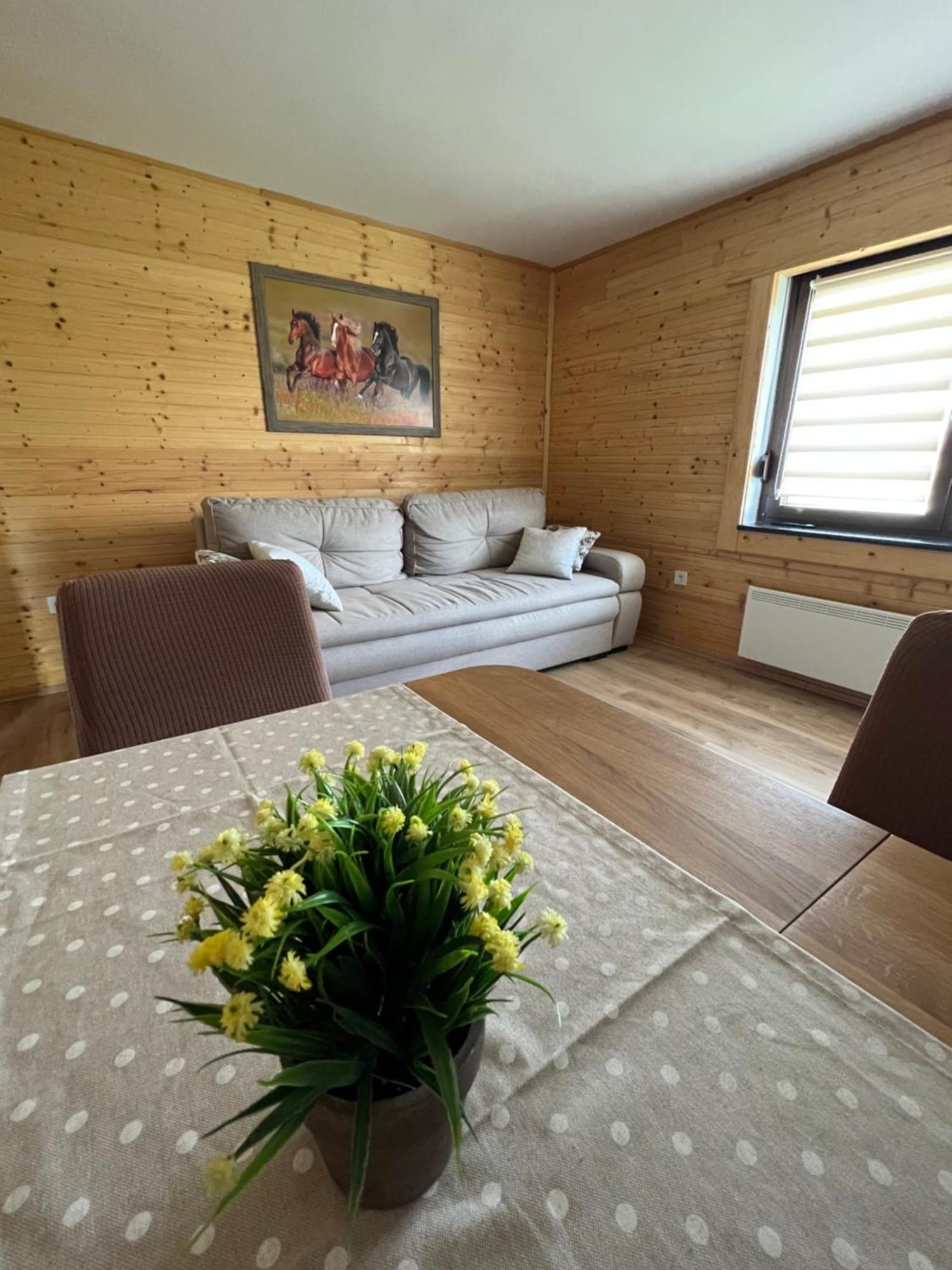 Zen Den Apartments Otocsán Kültér fotó