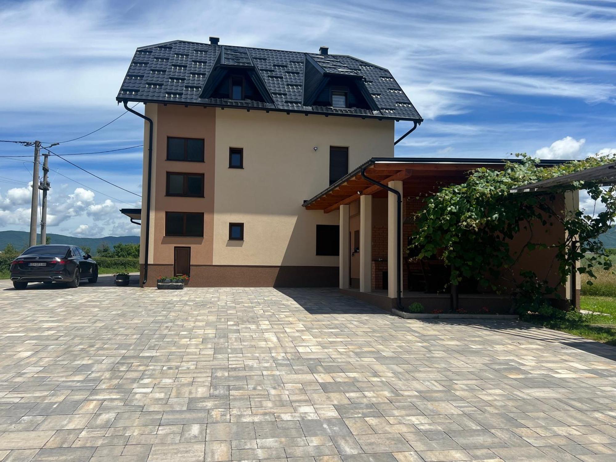 Zen Den Apartments Otocsán Kültér fotó