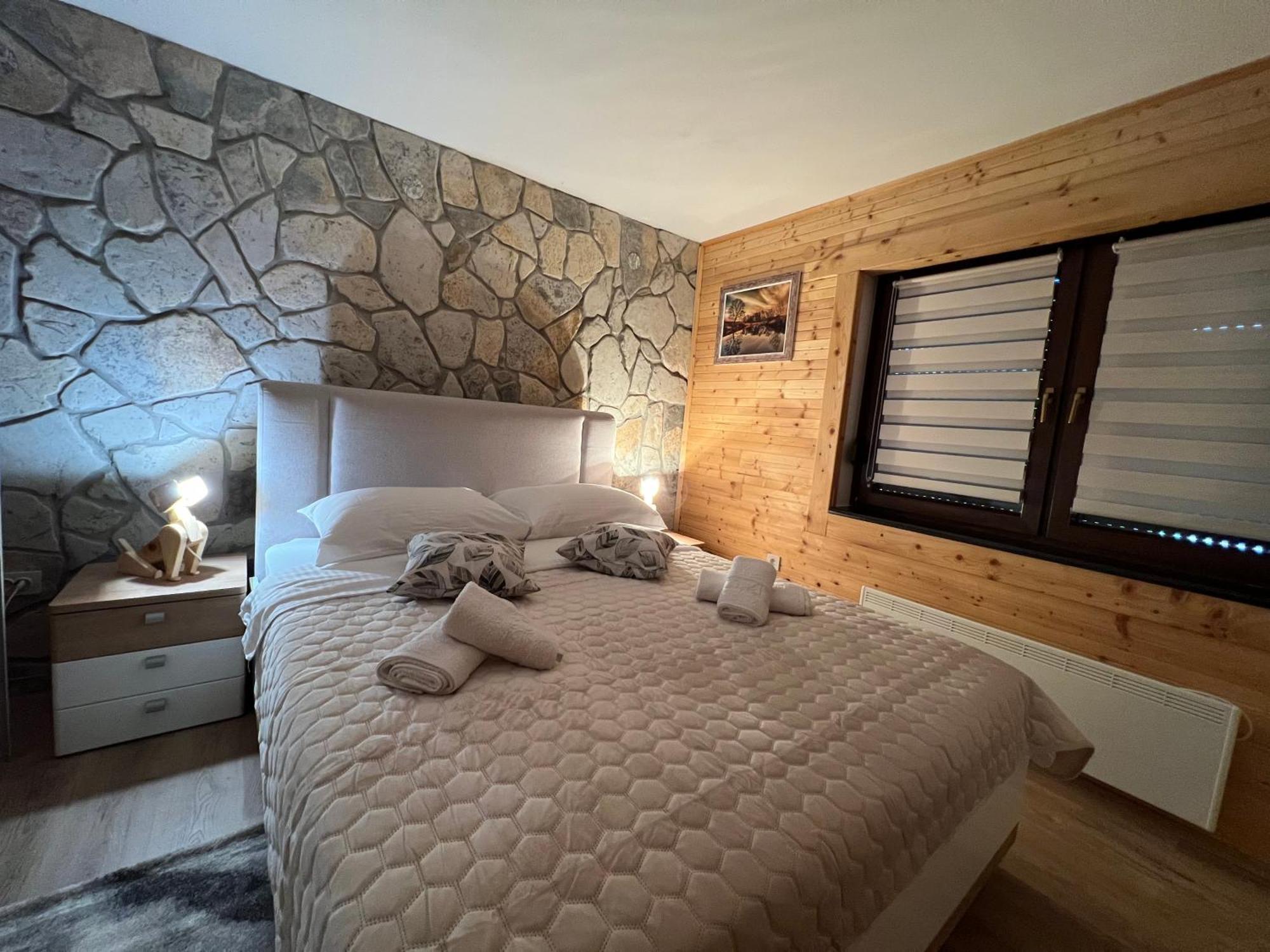 Zen Den Apartments Otocsán Kültér fotó