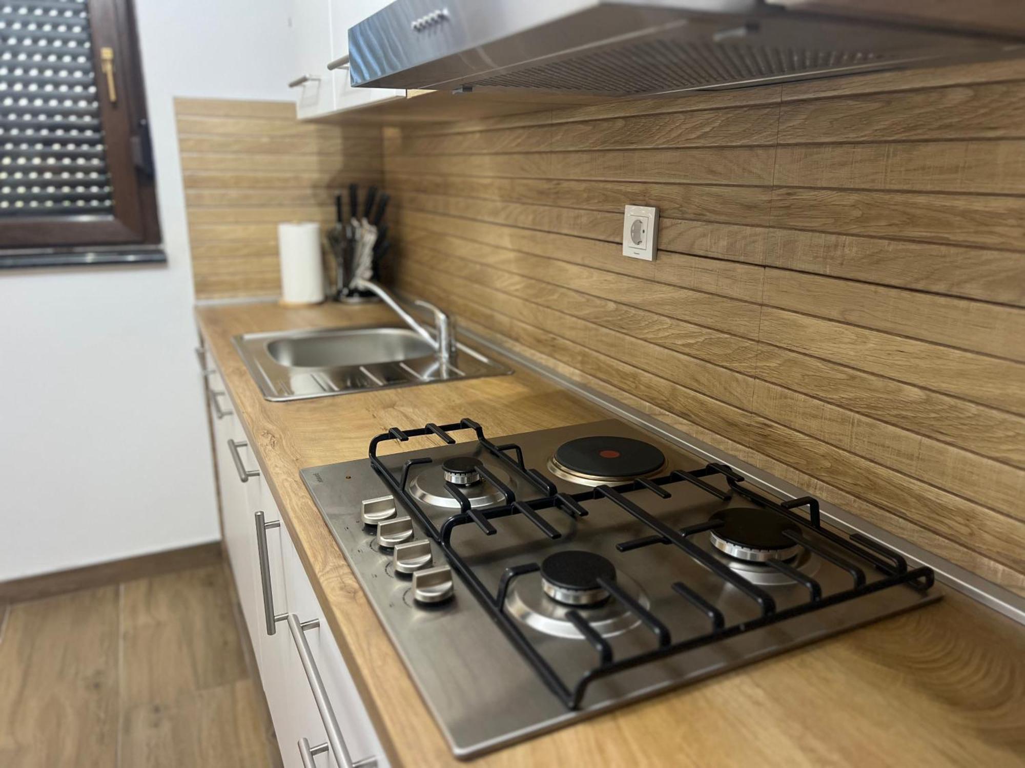Zen Den Apartments Otocsán Kültér fotó