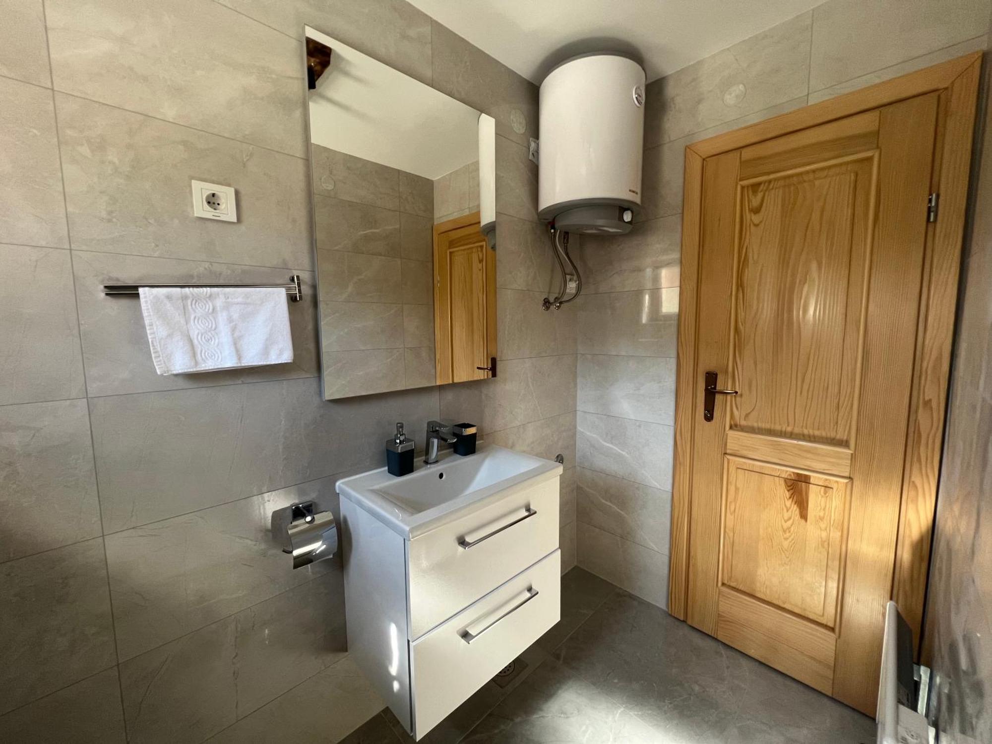 Zen Den Apartments Otocsán Kültér fotó